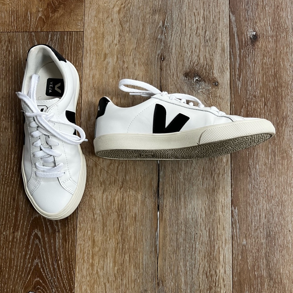Veja Esplar very gently worn